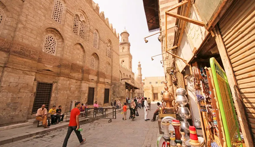 al muizz street