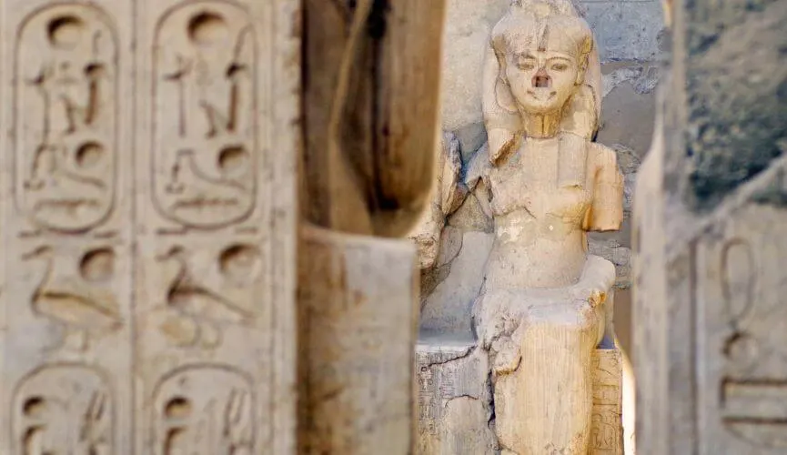  Luxor Temple
