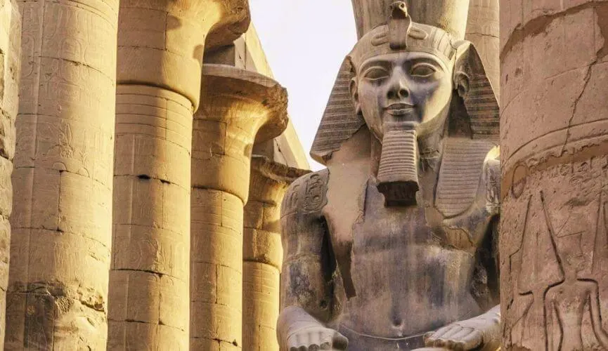  Luxor Temple
