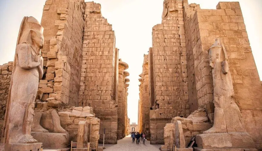  Luxor Temple
