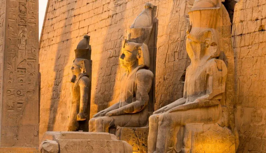  Luxor Temple
